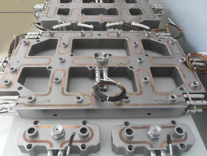 Reduce the impact of mold temperature difference on the injection molding process