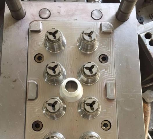 Clean head cable shield injection mold design