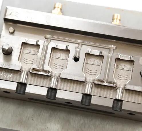 DC plug die method for detecting